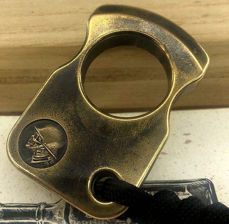 EDC Brass Knuckle Ring Anti-Wolf Artifact Men and Women Self-Defense Supplies Ring